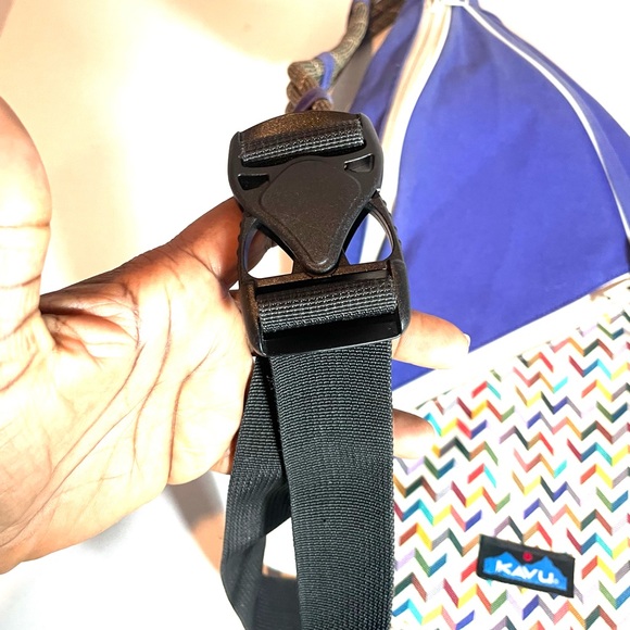 KAVU Rope Sling Bag Indigo Canvas Multicolor Chevron Crossbody - Picture 5 of 8